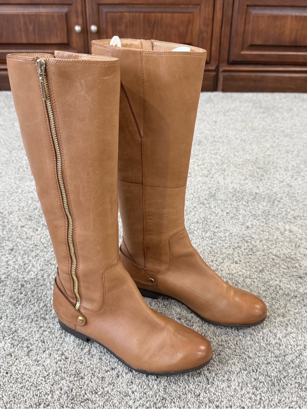 Clarks Tan Brown Genuine Leather Tall Side Gold Zip Flat Boots Women’s US 6.5 - Picture 2 of 14